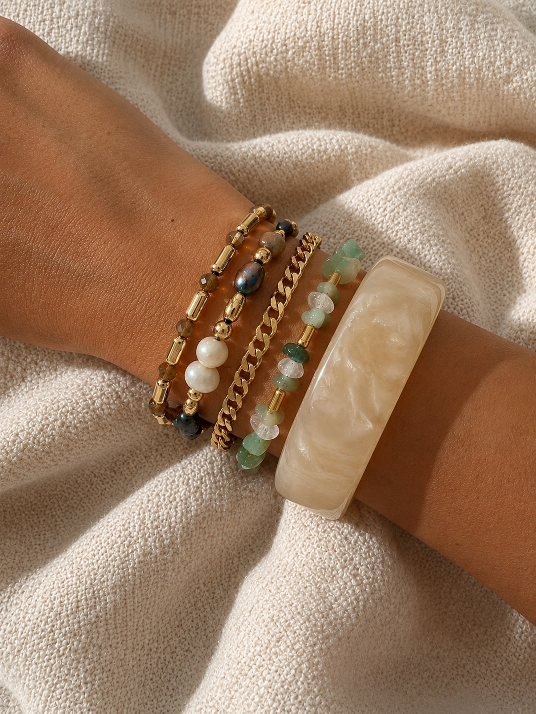 BRACELETES
